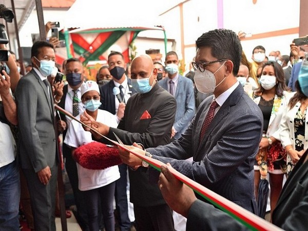 Madagascar President inaugurates advanced digital cobalt therapy machine donated by India