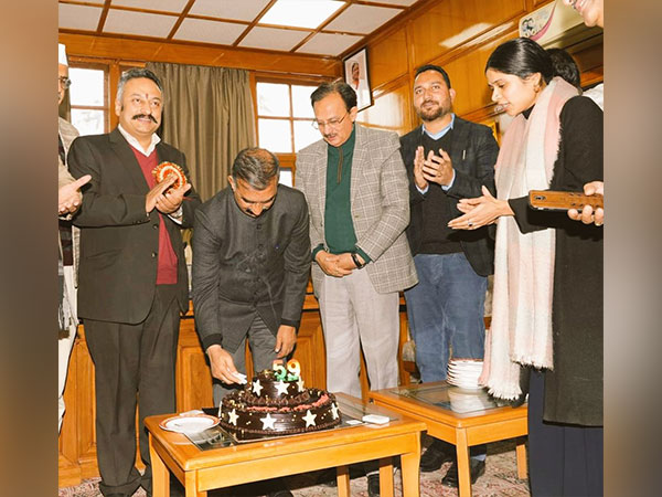 Himachal: Sukhwinder Sukhu celebrates his first birthday as CM, cuts 59 kg cake