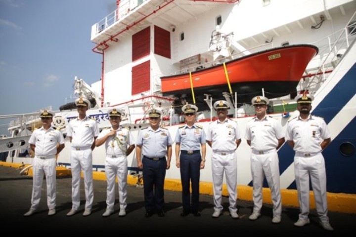 ICG Samudra Paheredar arrives at Manila Bay, Philippines