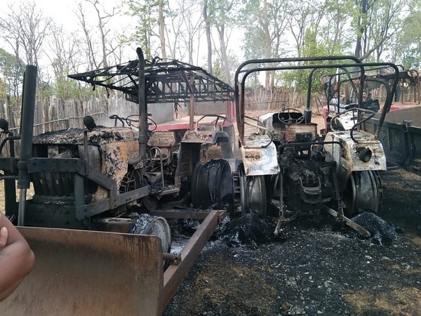 Maharashtra: Naxals set 4 tractors, 2 tankers on fire in Gadchiroli