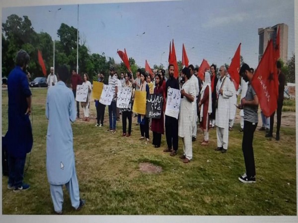 Baloch people protest against Pak security forces over killing of civilians