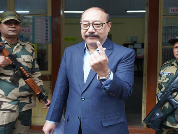 Lok Sabha Polls 2024: Former Foreign Secretary Harsh Vardhan Shringla votes in Darjeeling 