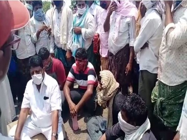 Farmers stage protest in Andhra's Guntur