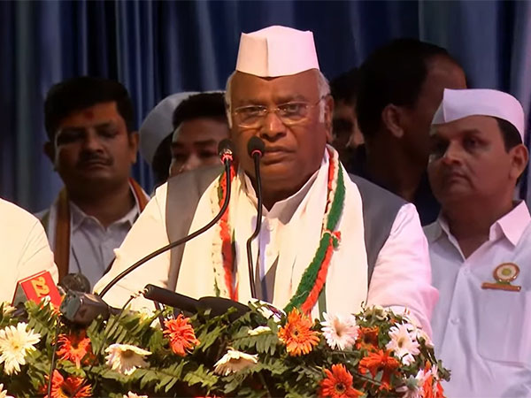 "I never try to get sympathy like Modiji": Kharge at Townhall rally