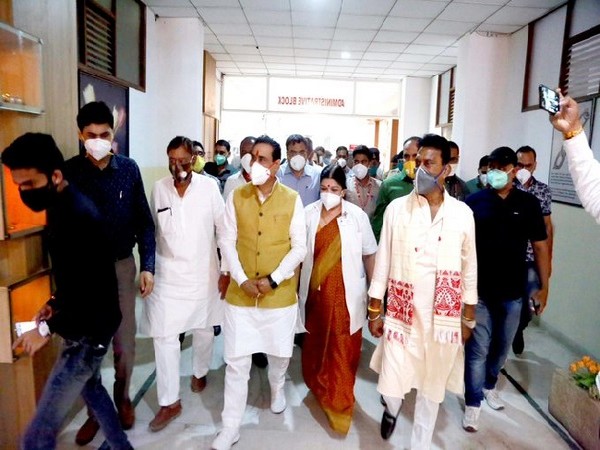Madhya Pradesh Health Minister inspects Aurobindo Hospital's COVID-19 care centre in Indore