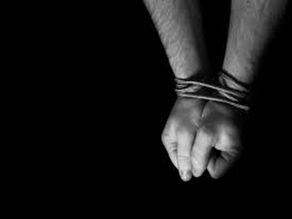 Greek police arrest 3 human traffickers, free 7 captives