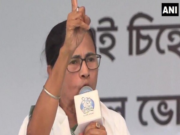Mamata slams Centre for issuing I-T notice to puja committees