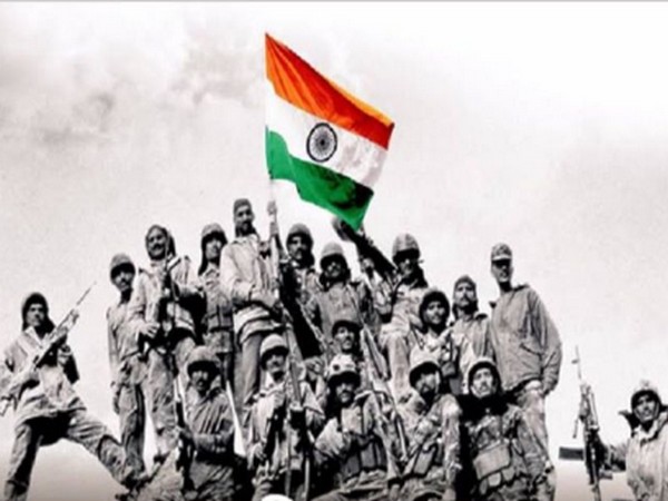 On 'Kargil Vijay Diwas' Anushka Sharma, Vicky Kaushal, others remember nation's bravehearts