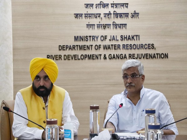 Punjab CM meets Jal Shakti Minister to discuss issue of contaminated waters in state