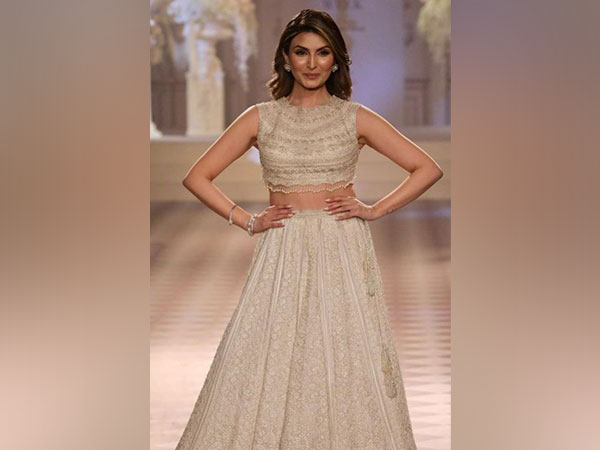 Riddhima Kapoor Sahni Shines at India Couture Week, Supported by Family