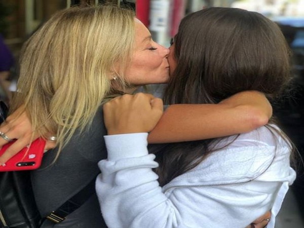 Kelly Ripa and Mark Consuelos get Emotional as they send daughter off to college 