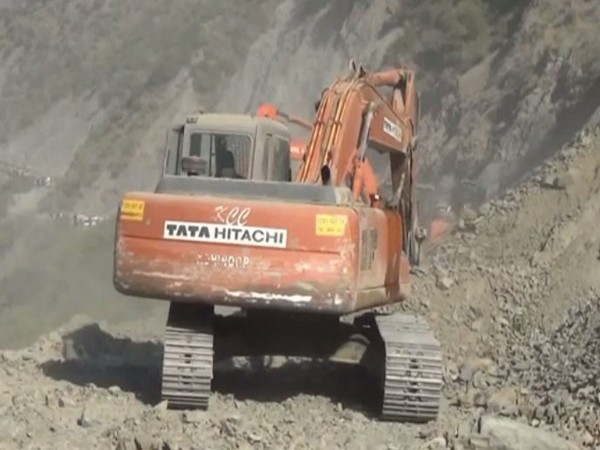 Landslides force closure of Jammu-Srinagar highway, Mughal Road