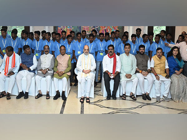 Bijapur Youths Meet Union Home Minister in Raipur, Explore City Landmarks