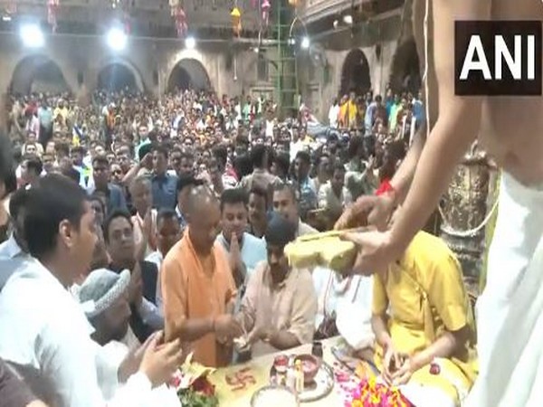 CM Yogi Adityanath Inaugurates Shri Krishna Janmotsav, Leaders Extend Janmashtami Wishes