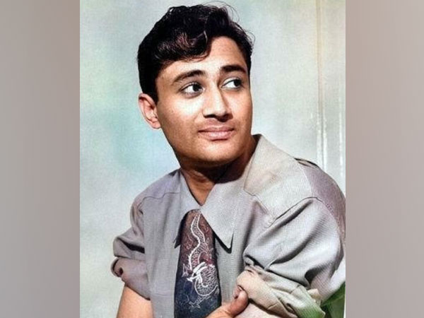 Fans remember 'evergreen' Dev Anand on his 98th birth anniversary 