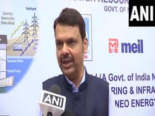 Fadnavis Sets Record with 40,000 Police Recruits in Maharashtra