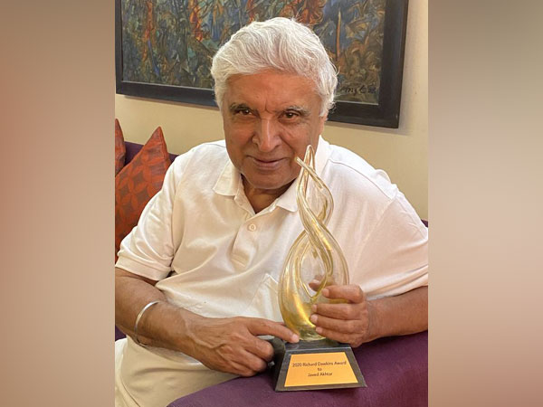 Shabana Azmi shares Javed Akhtar's picture posing with his Richard Dawkins Award trophy