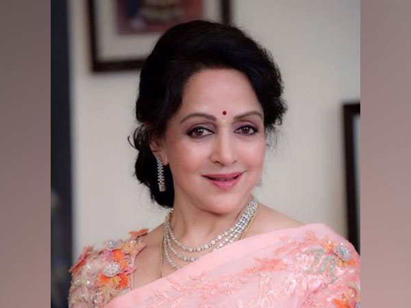 Hema Malini shares adorable picture with Dharmendra, thanks fans for heartfelt birthday wishes