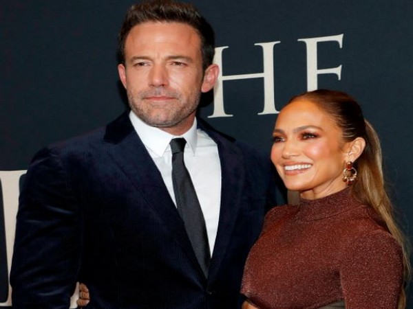 Jennifer Lopez, Ben Affleck 'staying connected' amid busy work schedules