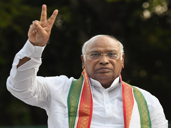 PM Modi hurls 'four quintals of abuses' at Congress everyday, says Kharge