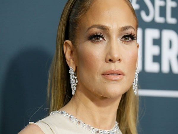 Jennifer Lopez poses nude for cover of new single 'In The Morning'