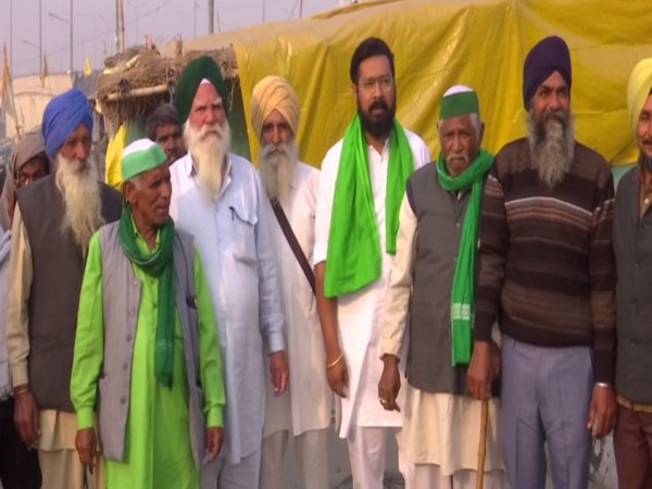 Mixed reactions from Singhu locals as farmers suspend protest