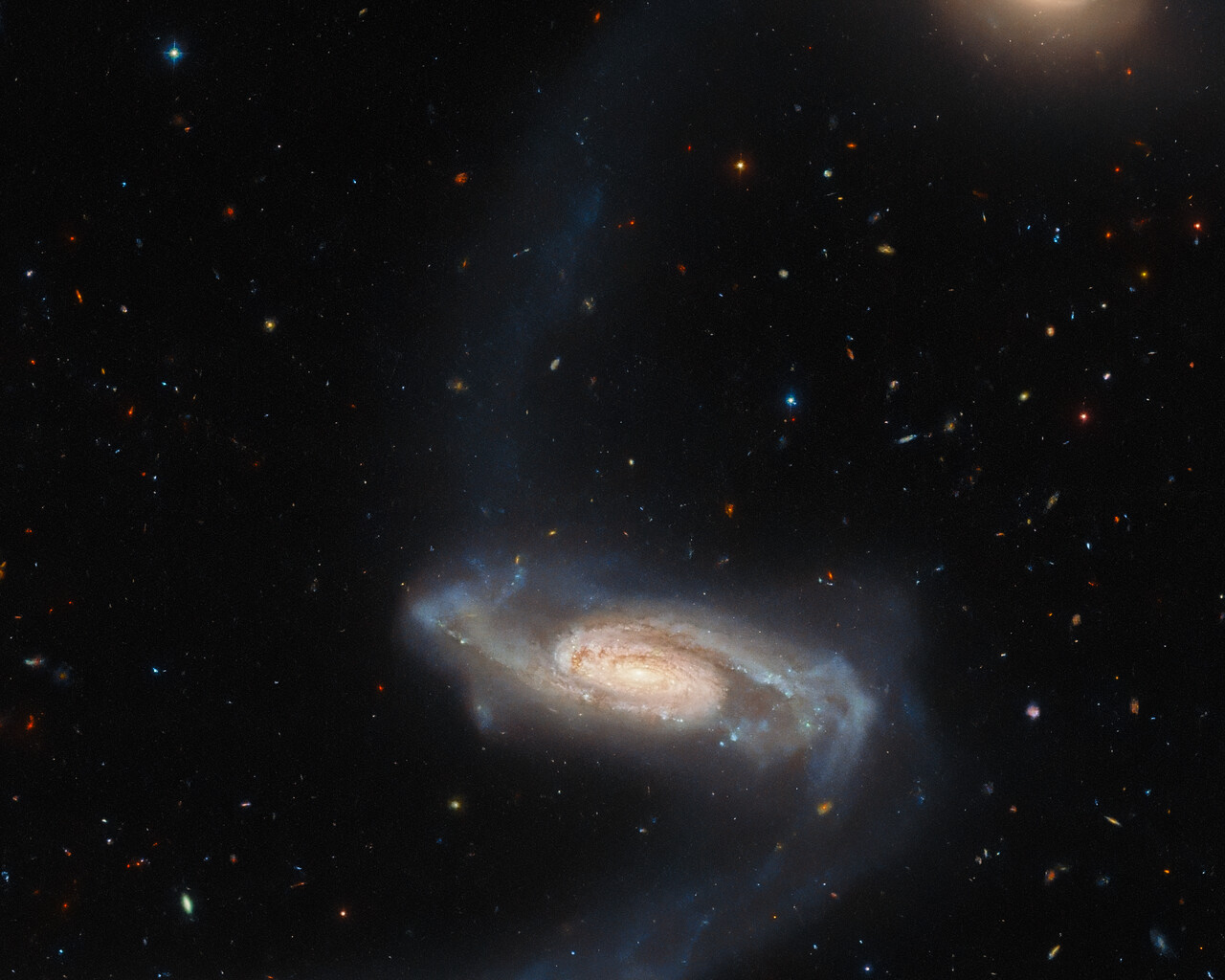 Hubble uncovers a cosmic giant: A long-armed galaxy around 450 million light-years away