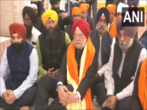 Union Minister Hardeep Singh Puri offers prayers at Patna Sahib gurudwara on occasion of 'Veer Bal Diwas'