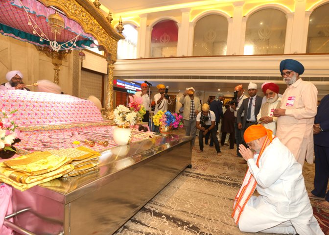 Amit Shah bows to Guru Gobind Singh Ji’s four Sahibzade and Mata Gujri Ji on Veer Bal Diwas
