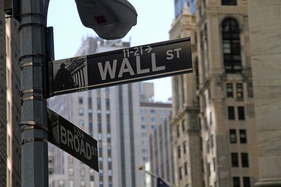 US STOCKS-Wall Street rallies, weekly losing streak continues