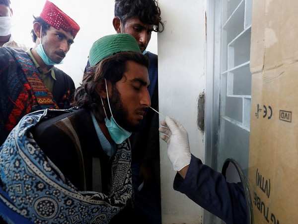 Pakistan crosses 90,000 COVID-19 cases mark
