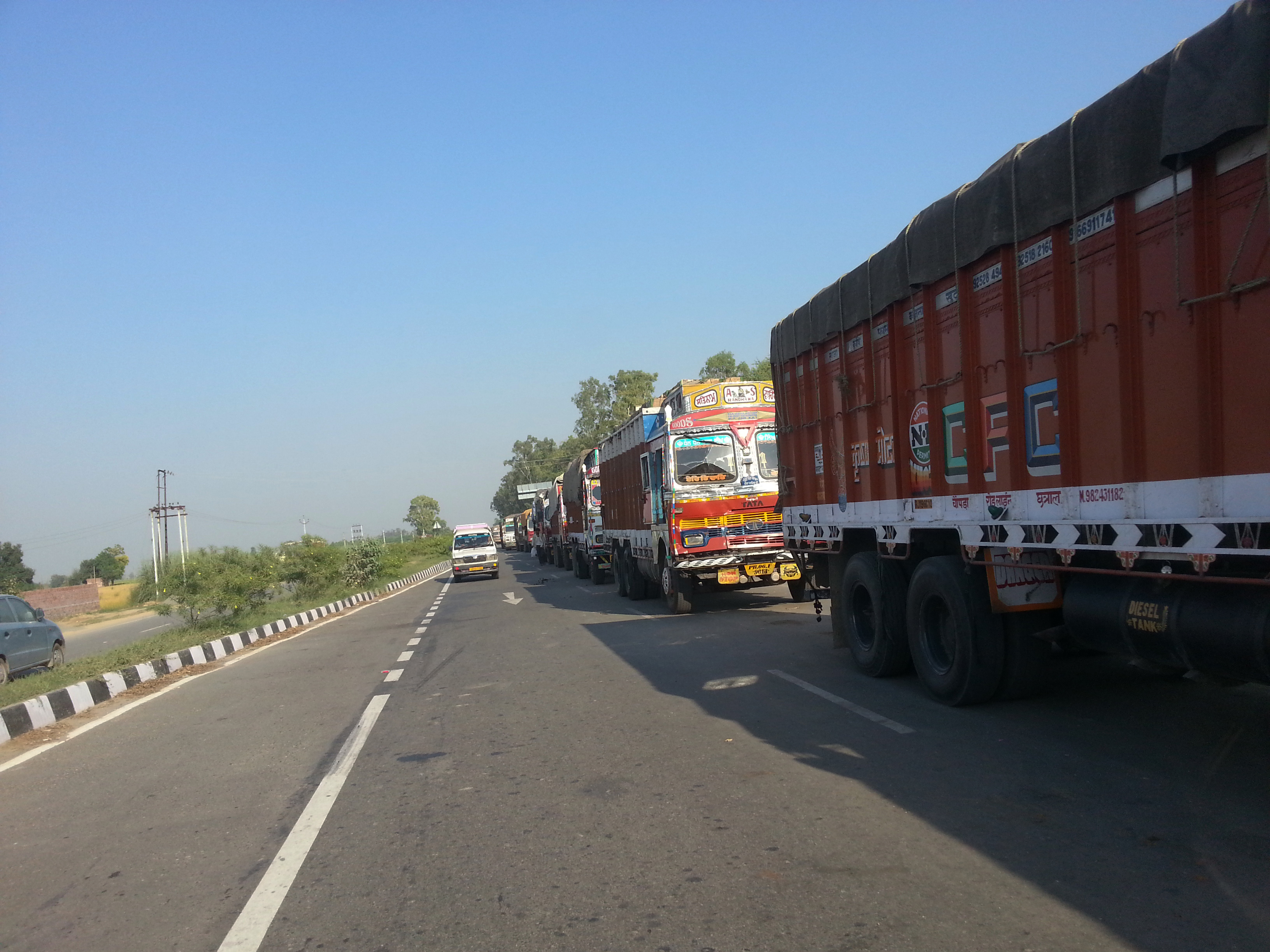 Over 70 trucks with goods crossed LoC to barter trade in Kashmir 