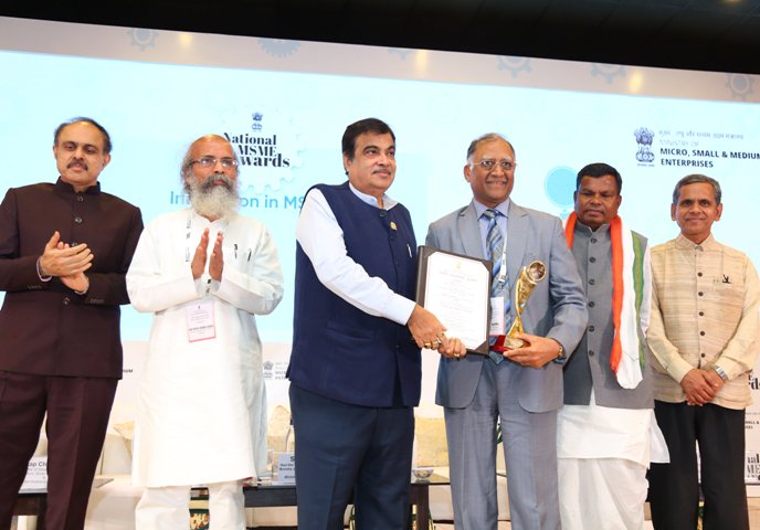 Nitin Gadkari gives away awards to MSMEs for excellent performance