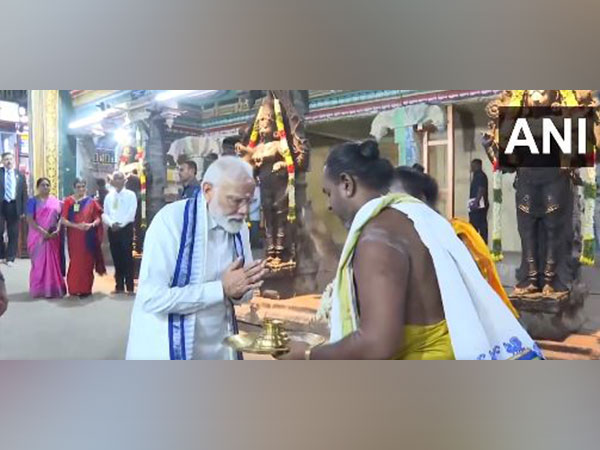 Tamil Nadu: PM Modi offers prayers at Meenakshi Amman Temple in Madurai