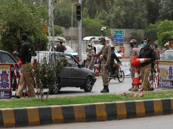 Pakistan police clash with doctors protesting lack of virus protection gear