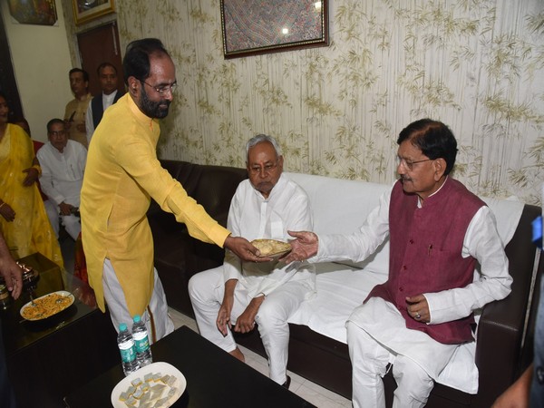 Bihar CM visits party leader Sanjay Mayukh's house on Chaiti Chhath