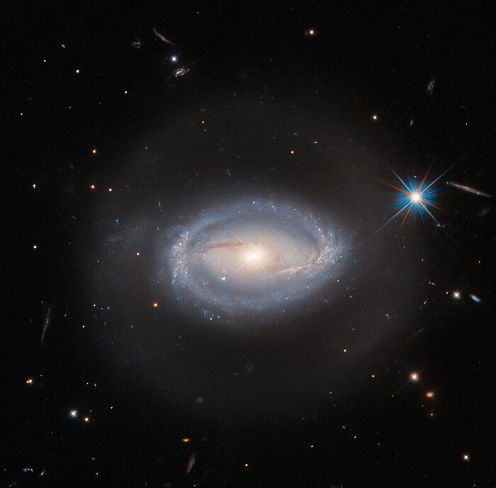 Cosmic enigma: A Quasar, AGN and Seyfert galaxy | Check out this all-in-one Hubble image
