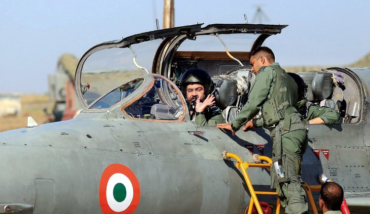 Indian cricketers spend time with Air Force pilots ahead of series decider