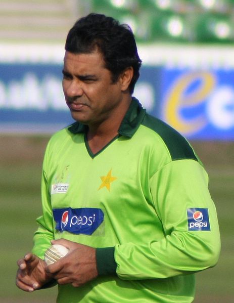 Waqar Younis apologises for 'Namaz in front of Hindus' comment