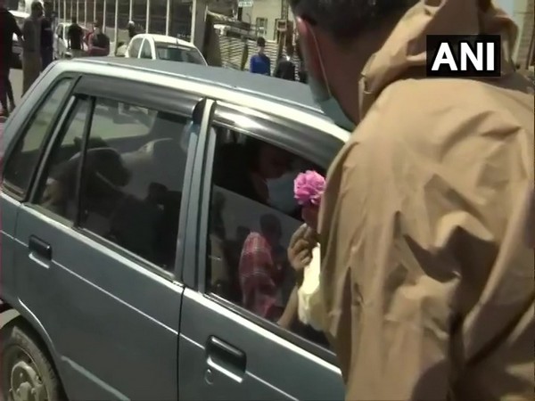 J-K police greet Doctors with flowers at LD Hospital