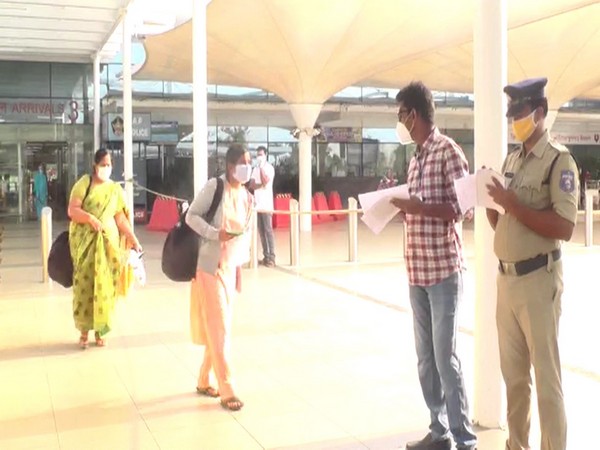 1,574 passengers arrive at Jammu, Srinagar airports