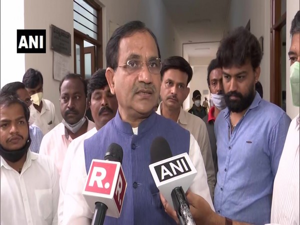 Chhattisgarh govt should not politicize issue of availability of chemical fertilizers: Union Minister Khuba