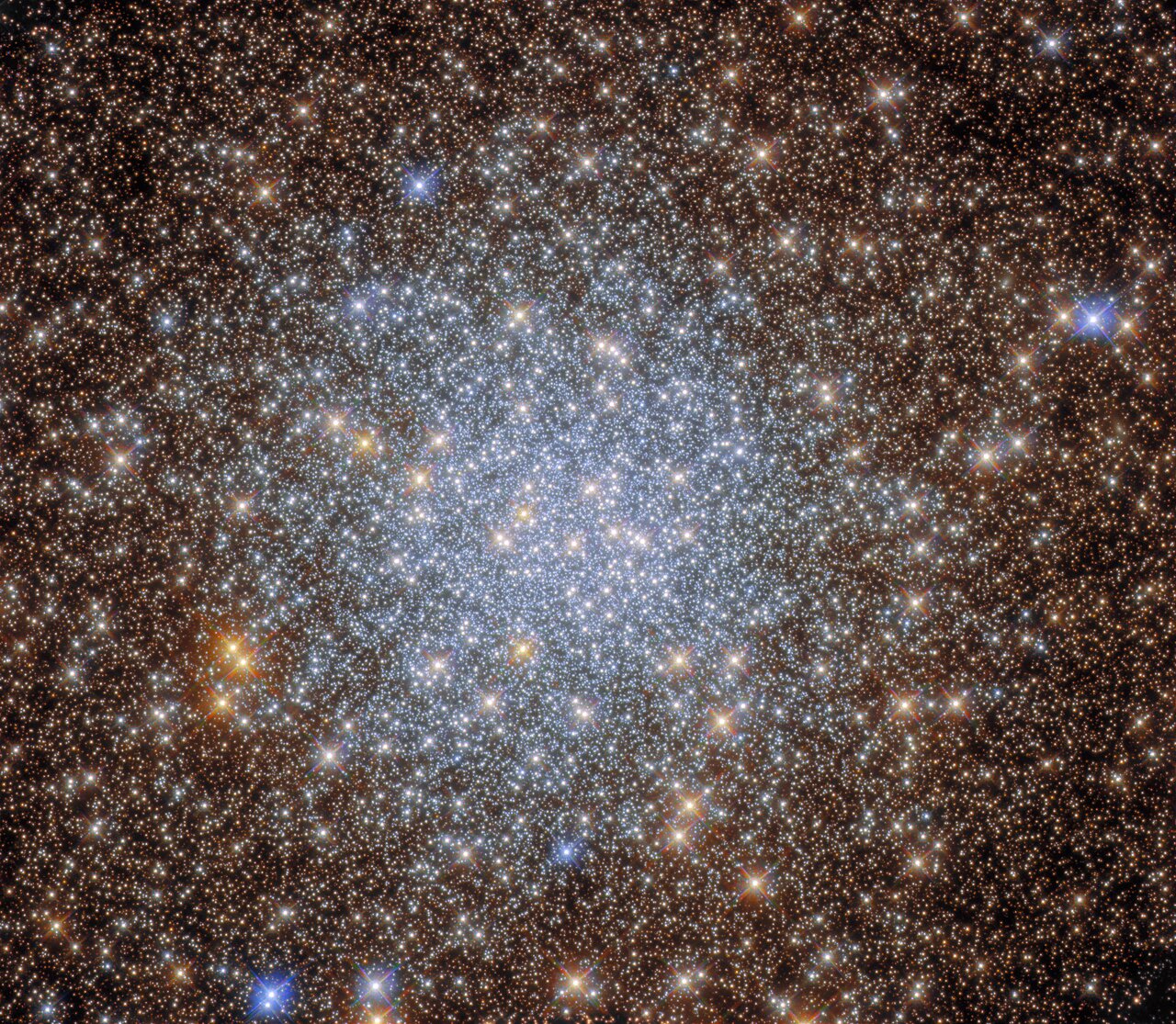 NASA/ESA Hubble explores heart of this sparkling globular cluster in constellation Sagittarius