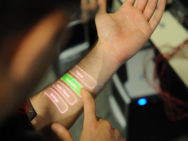 Researchers reveal wearable ultrathin sensor is as good as gold in recent study 