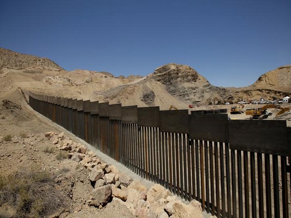 Mexico to restore two immigration stations on US border