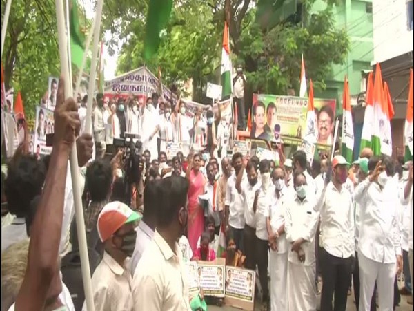 Tamil Nadu Congress leaders stage protest to 'save democracy'