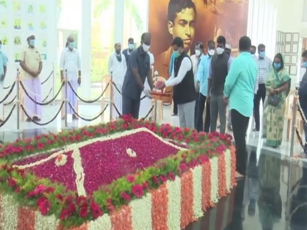 Family pays tribute to Dr APJ Abdul Kalam on fifth death anniversary in Rameswaram 