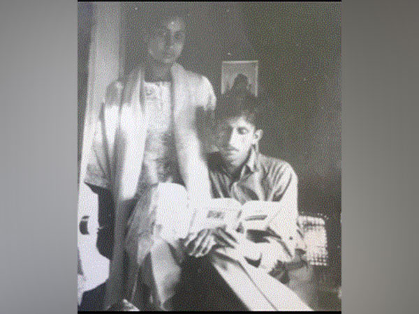 Anupam Kher drops throwback picture of his parents 