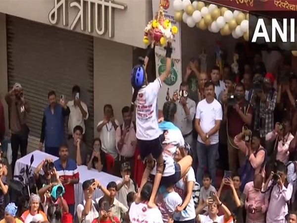 Mumbai's Dadar Dazzles with Vibrant Krishna Janmashtami Festivities