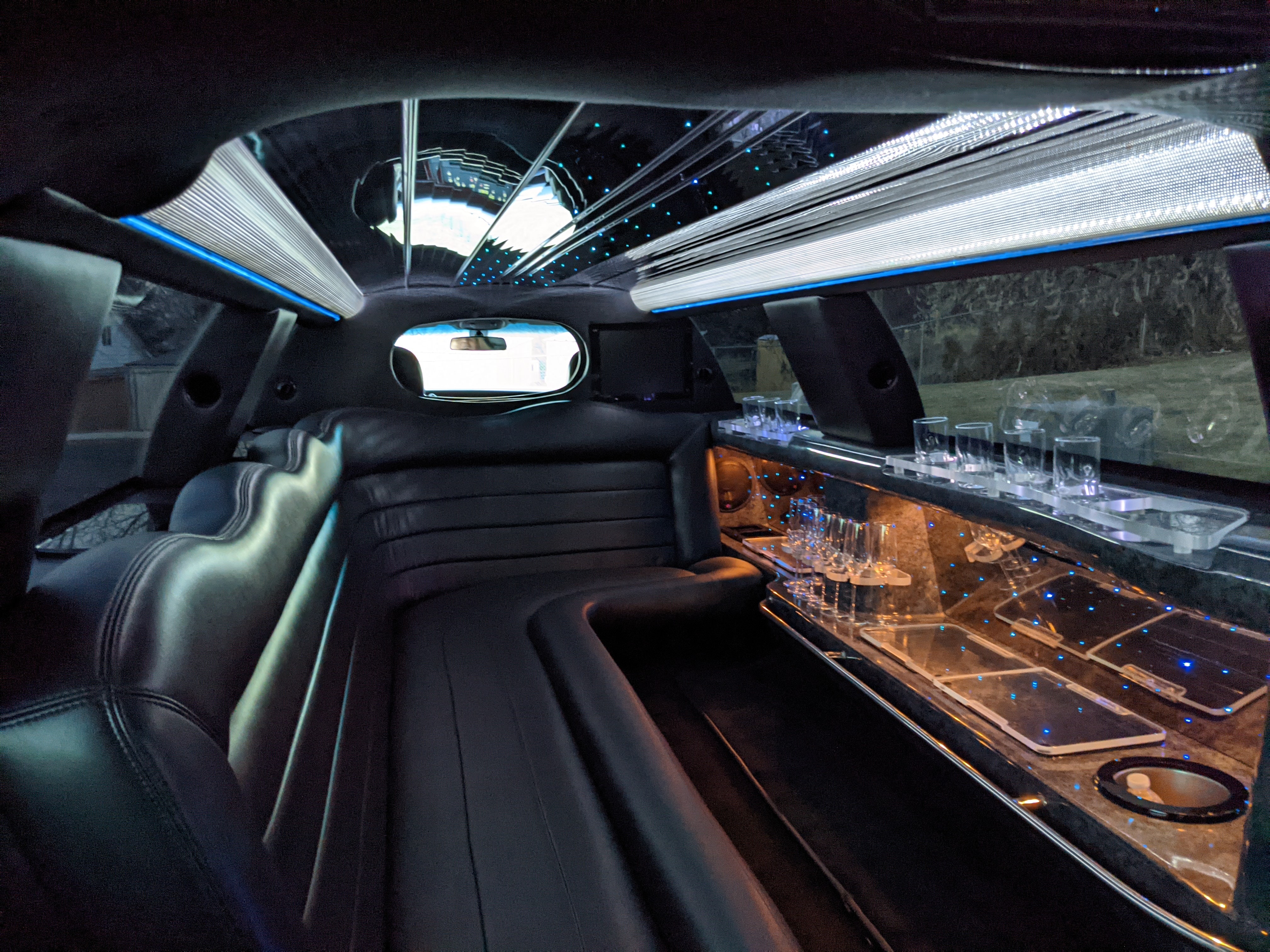 The Top 4 Benefits of Using a Limo Service